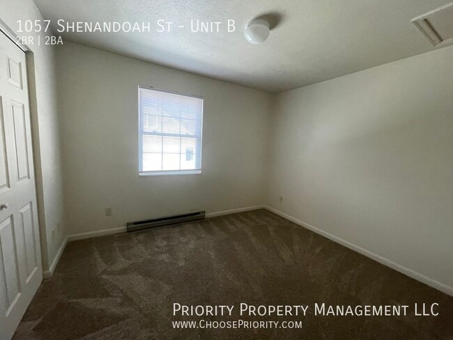 Building Photo - 2 Bedroom, 1.5 Bathroom Townhome in Harris...