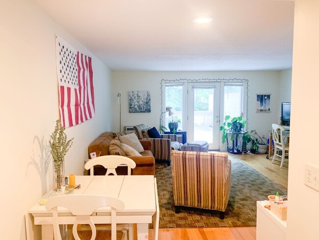 Building Photo - 2 Bedroom Condo in Amherst