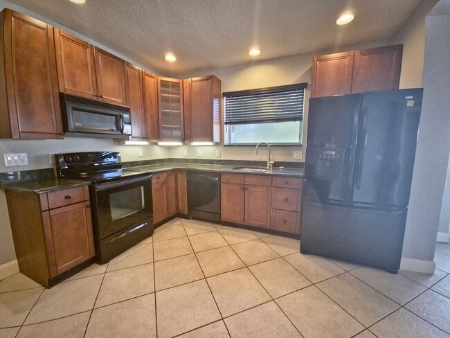 Building Photo - Glimpse Lake Minneola from the heart of do...