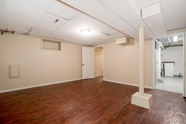 Building Photo - 1536 W 13th St N