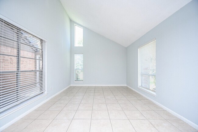 Building Photo - 2430 Long Reach Dr