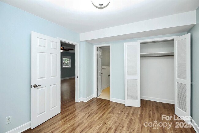 Building Photo - 6908 Lancer Dr