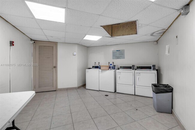 Building Photo - 6100 S Falls Cir Dr