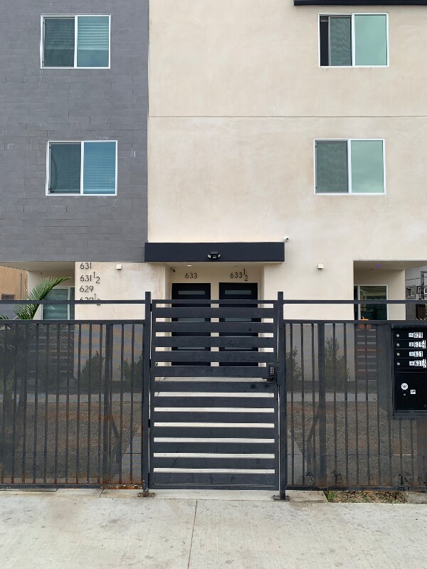 Primary Photo - 633.5 Normandie Ave