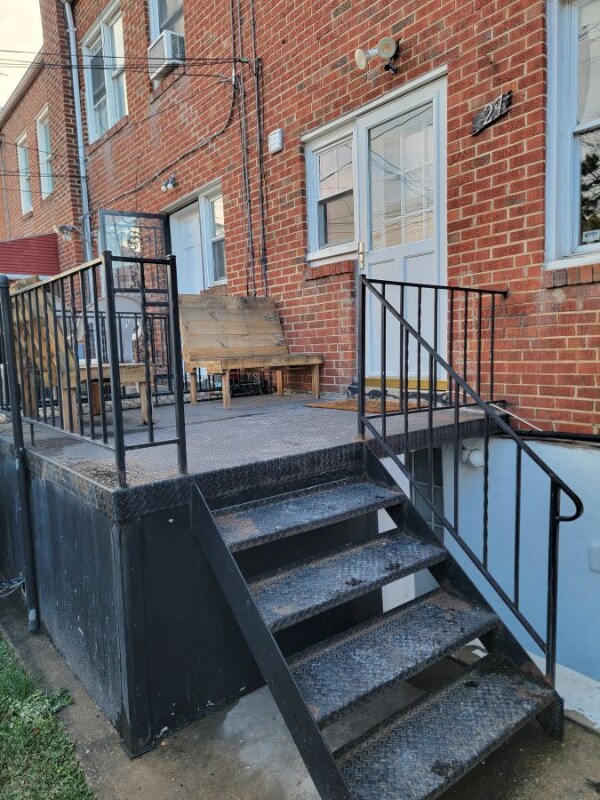 Building Photo - 827 Umbra St