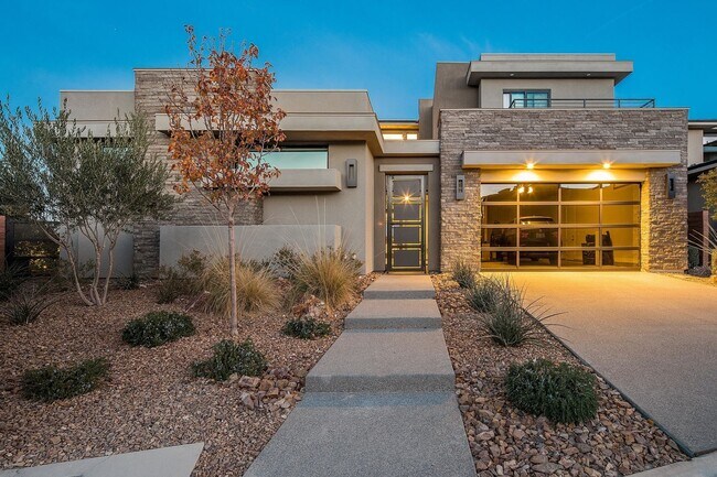 Primary Photo - Luxury Home located in The Ridges of Summe...