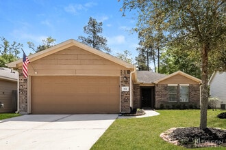 Building Photo - 814 Lightningbug Ln