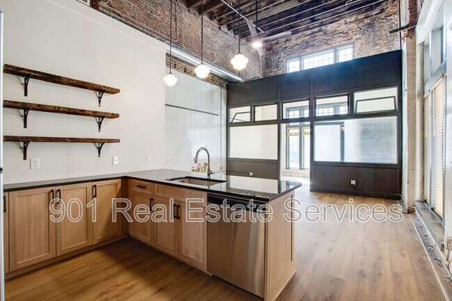 Primary Photo - 124 Monroe Ave