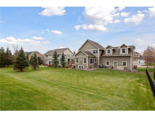 Building Photo - Woodbury, Stylish & Spacious Home Near Sho...