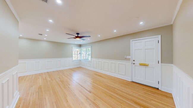 Building Photo - Stunning 4 Bedroom, 2 Bath Home in the Hea...