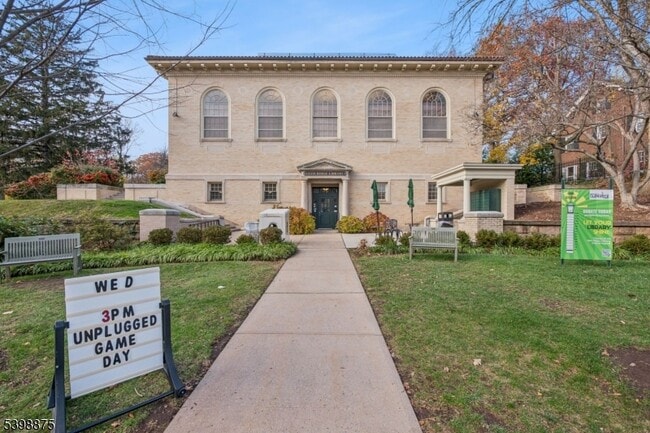 Building Photo - 258 Ridgewood Ave