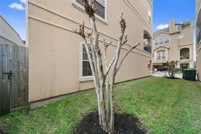 Building Photo - 5615 Winsome Ln