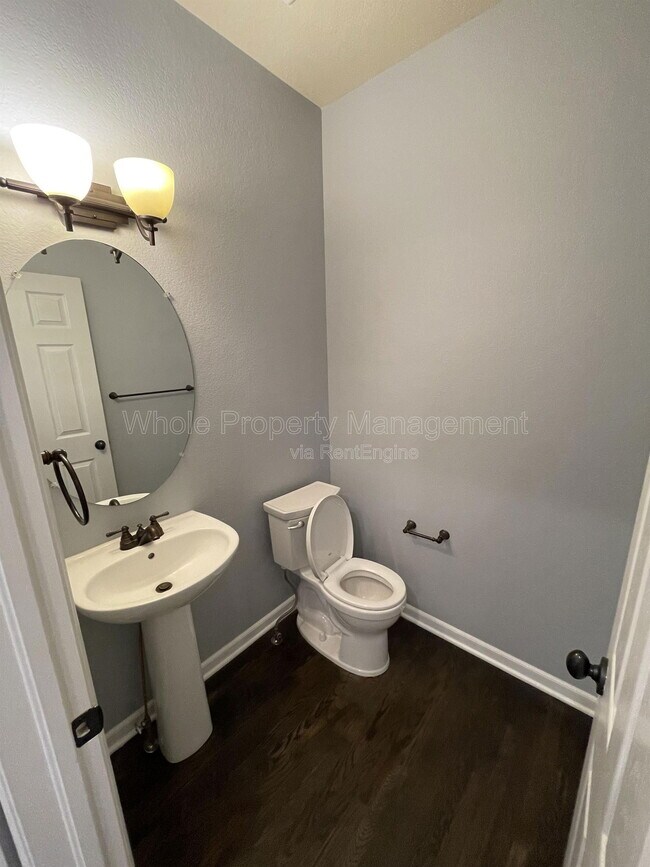 Building Photo - 2737 W Greens Dr