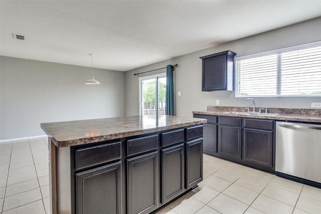 Building Photo - 1434 Raven Dr W