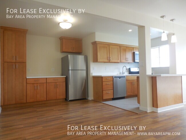 Building Photo - 286 Elm St
