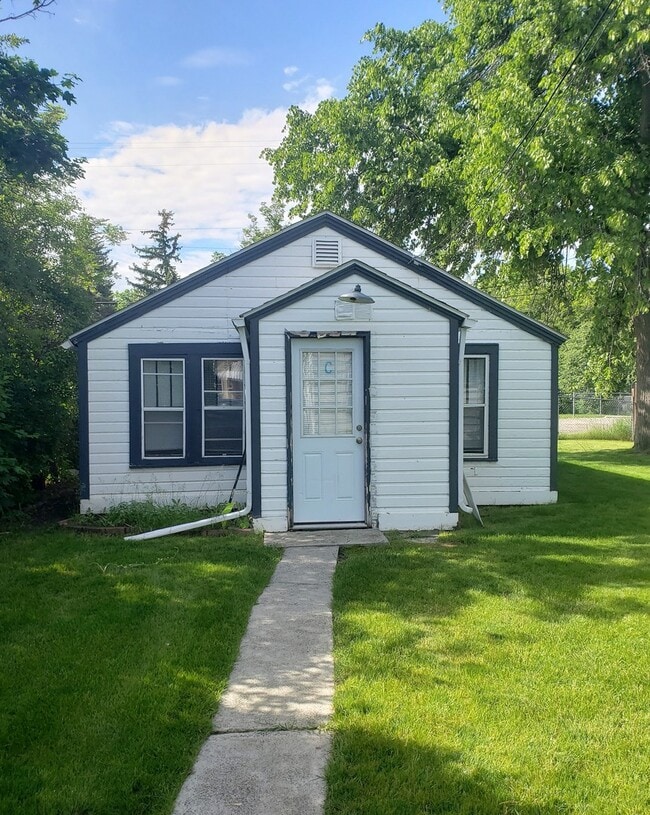 Building Photo - l518