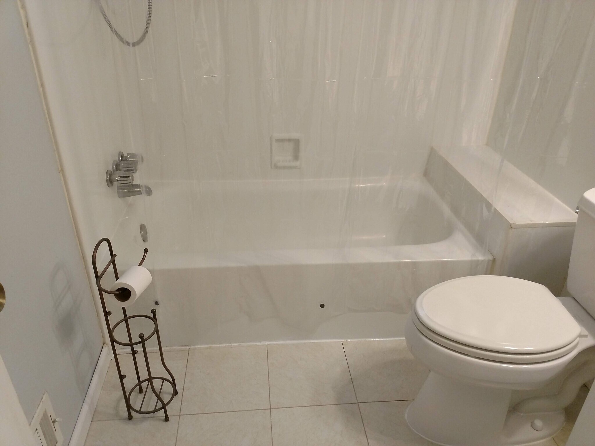 Building Photo - 2063 Champagne Dr