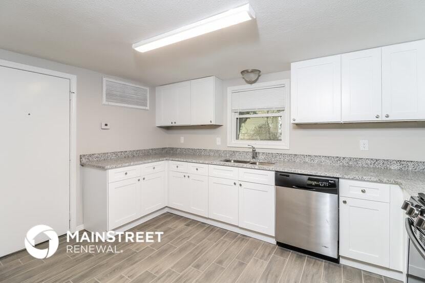 Building Photo - 161 E Shore Dr