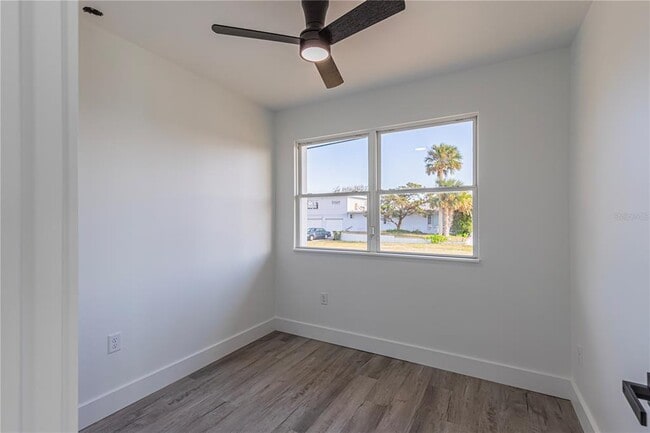 Building Photo - 2061 S Peninsula Dr