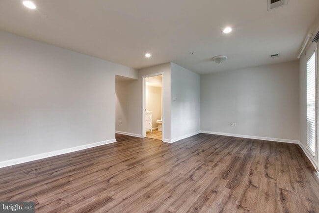 Building Photo - 7599 Taunton Ct