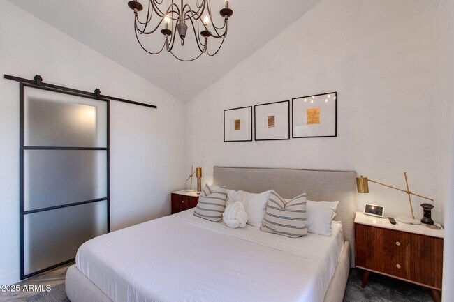 Building Photo - 10301 N 70th St