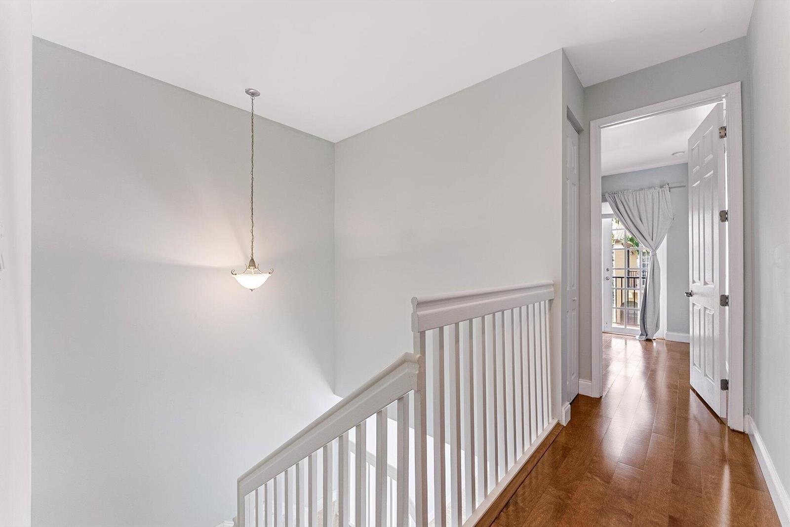 Building Photo - 6884 Julia Gardens Dr