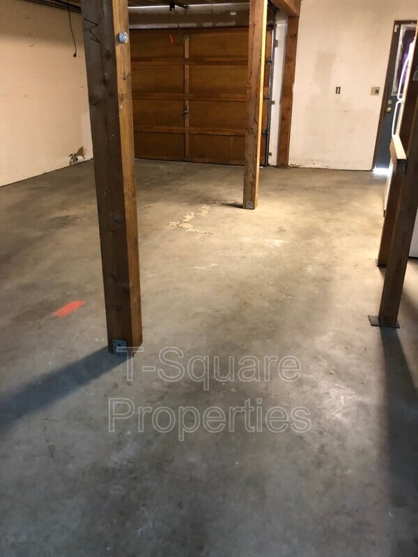 Building Photo - 601 Ave A