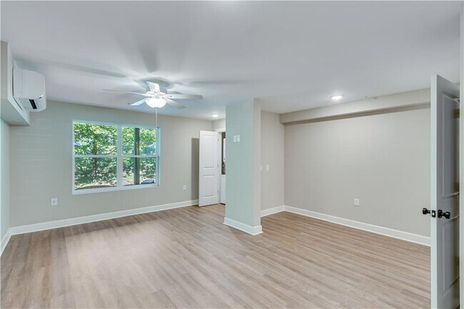 Building Photo - 710 Jesse Jewell Pkwy SE