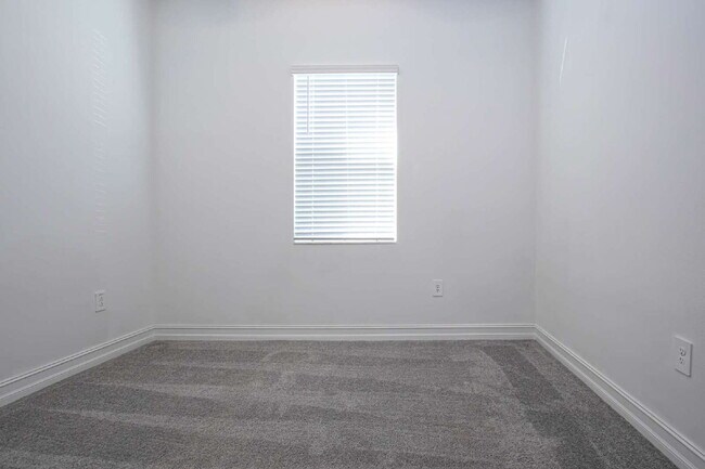 Building Photo - Spacious Like New 4-Bedroom Oasis with 3 F...