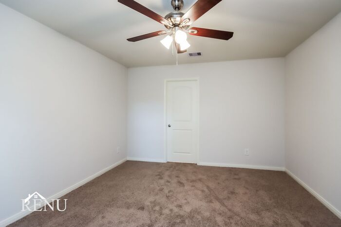 Building Photo - 10414 Sweetwater Creek Dr