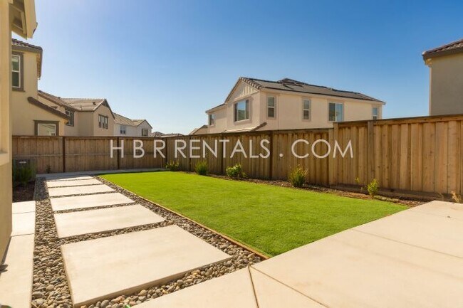 Building Photo - TRACY HILLS - Four Bedroom Spectacular Home - Full Bed/Bath Located on 1st Floor