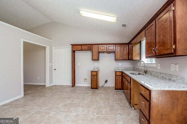 Building Photo - 315 Hunters Trce