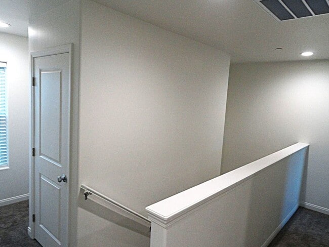 Building Photo - 450 Sherwood Pl