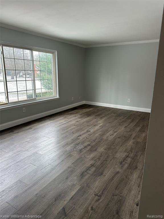 Building Photo - 653 E Fox Hills Dr