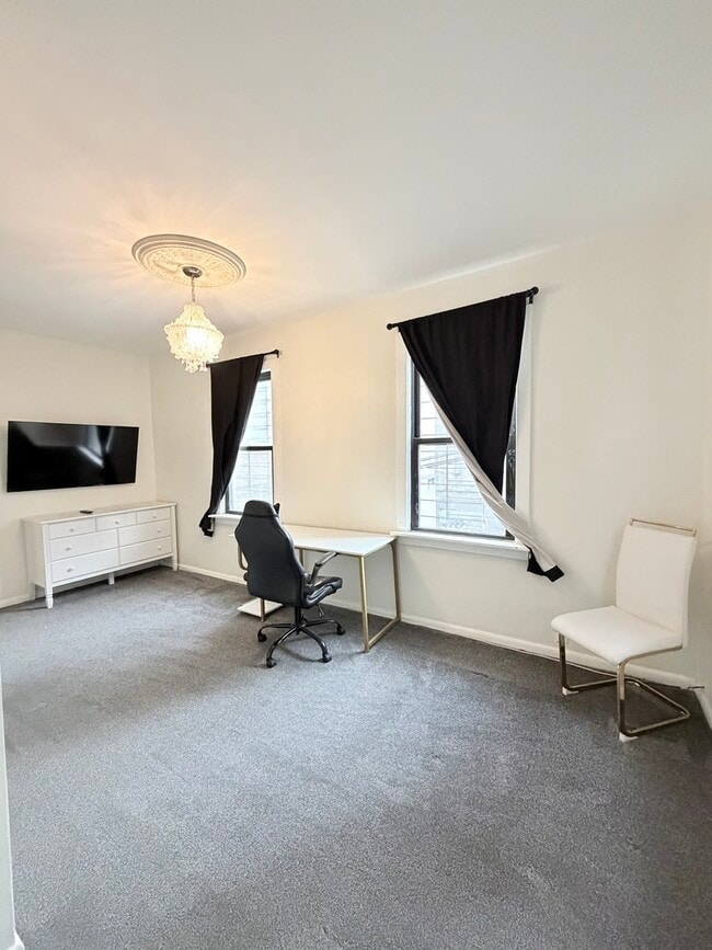 Building Photo - 642 N Dearborn St