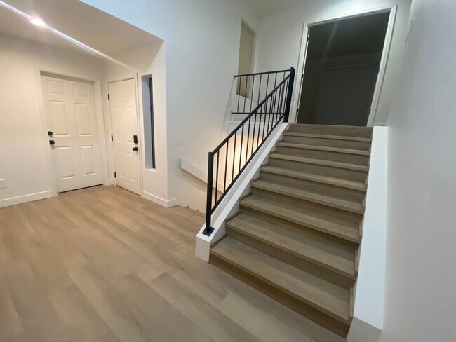 Building Photo - 14053 N Edgeworth Dr