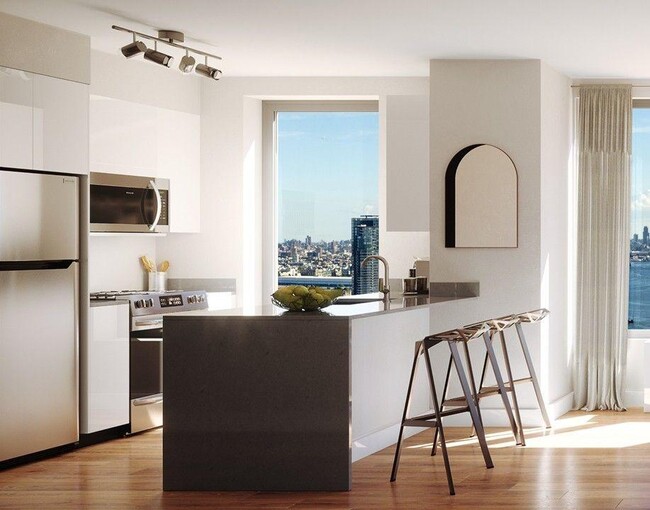 Building Photo - 3 bedroom in LONG ISLAND CITY NY 11109