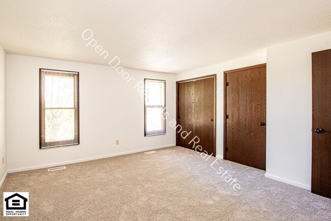 Building Photo - 5212/5214 Vermont Lane