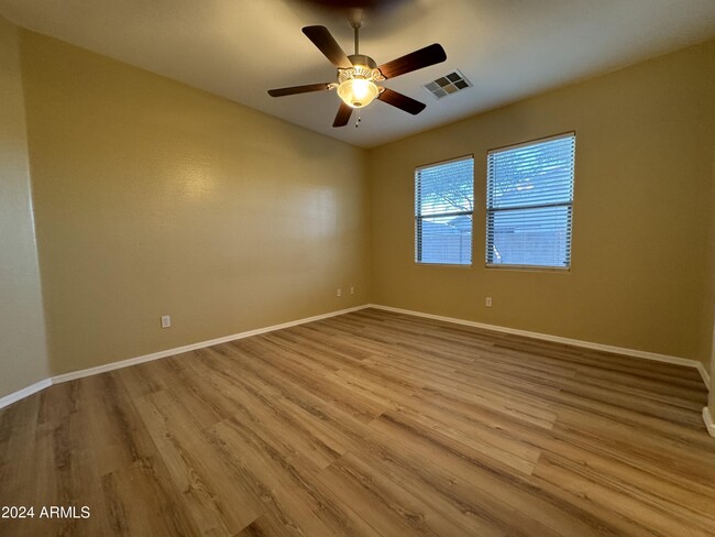 Building Photo - 2524 W Fawn Dr