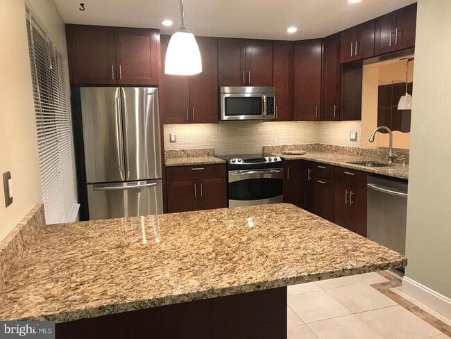 Building Photo - 10354 College Square