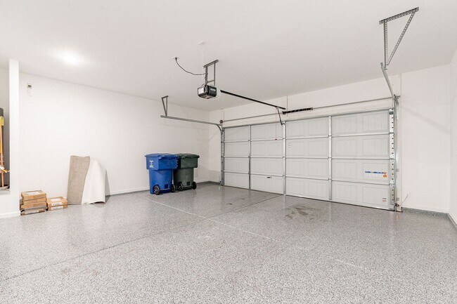 Building Photo - Pending/ Rented - New Mattamy Home!