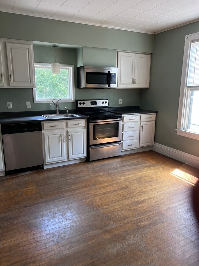 Primary Photo - 189 Forest Ave