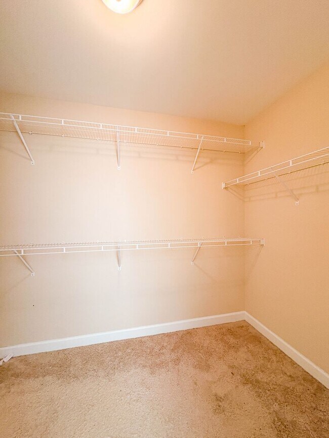 Building Photo - 829 Bellingham Way