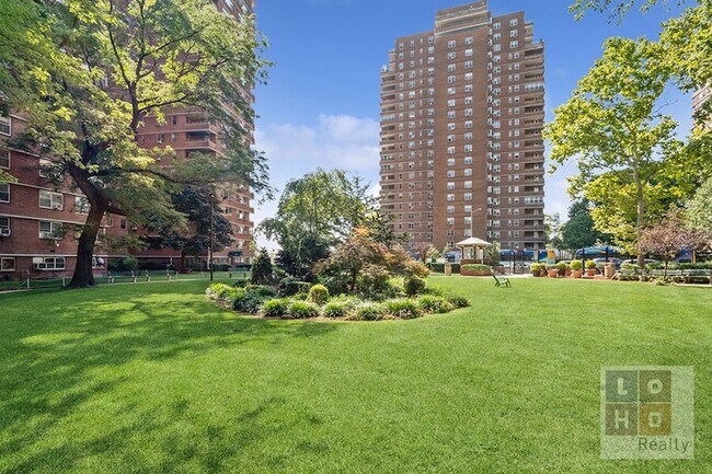 Building Photo - 477 FDR Dr
