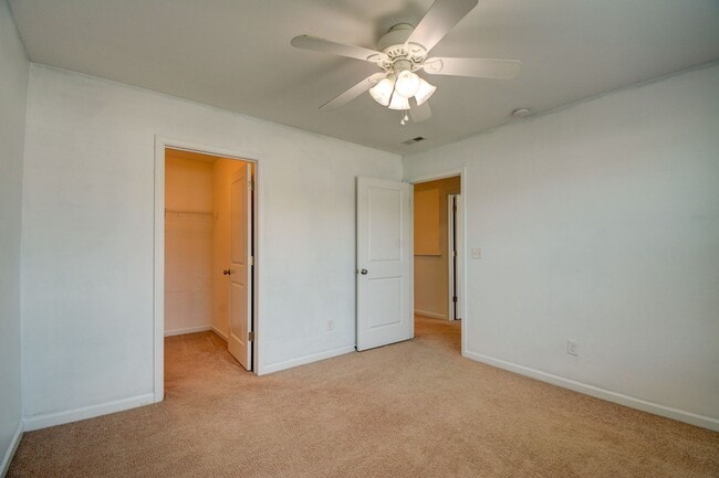 Building Photo - Gorgeous 5 Bedroom Home in Neighborhoods of Holly Ridge