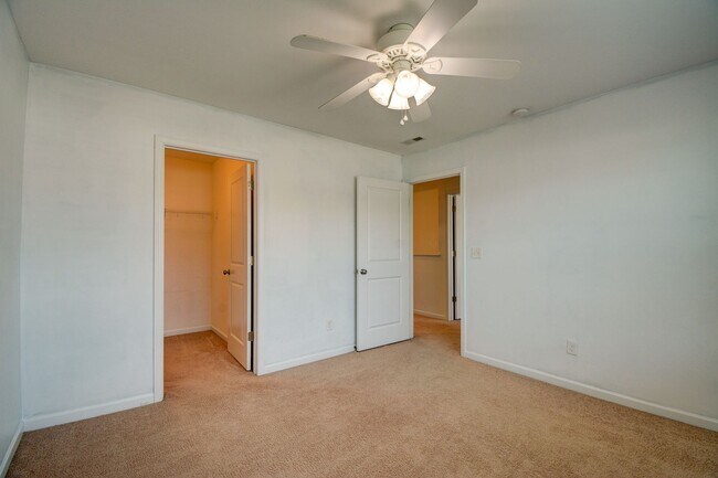 Building Photo - **Move In by October 8th 2025 and Receive ...