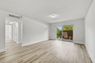 Building Photo - 13730 SW 90th Ave