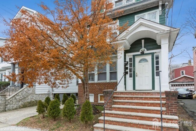 Primary Photo - 65-65 Poe Ave