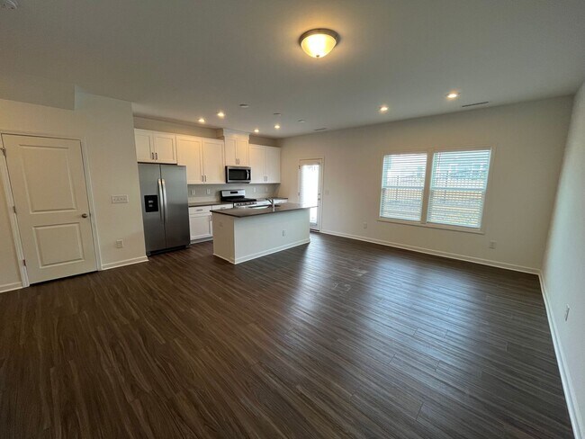 Building Photo - **OFFERING RENT PROMOTION FOR FIRST 6 MONTHS & REFUNDABLE APPLICATION FEES** Stunning 3BD, 2.5BA ...