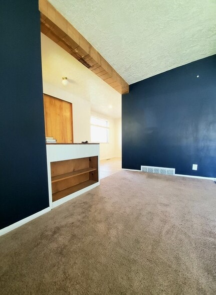 Building Photo - 165 S 600 W